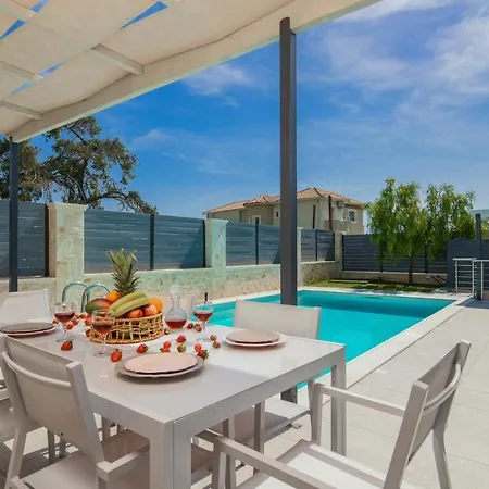 Lea - Brand New Modern Villa! * Gaitani