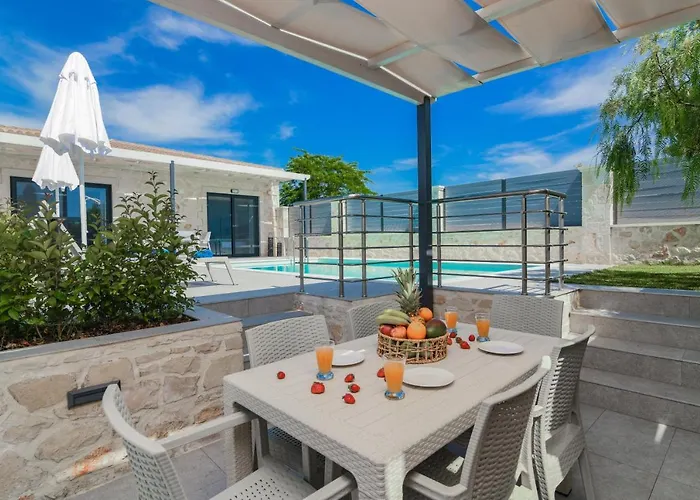 Willa Lea - Brand New Modern Villa! *