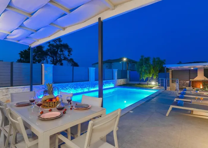 Lea - Brand New Modern Villa! Willa