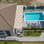 Villa Lea - Brand New Modern Villa!