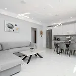Lea - Brand New Modern Villa! * Gaitani
