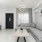 Lea - Brand New Modern Villa! *