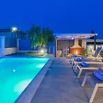 Lea - Brand New Modern Villa! * Gaitani