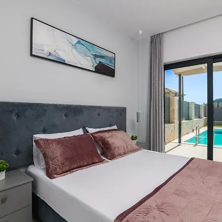 Villa Lea - Brand New Modern Villa! *