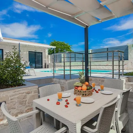 Villa Lea - Brand New Modern Villa! *