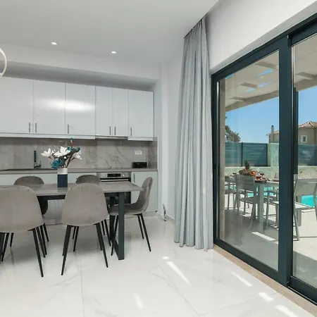 Lea - Brand New Modern Villa! * Gaitani