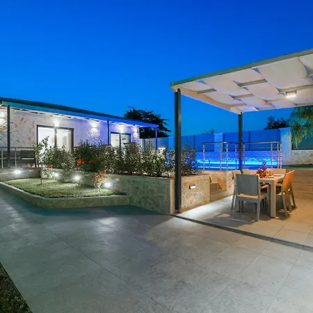 Villa Lea - Brand New Modern Villa!