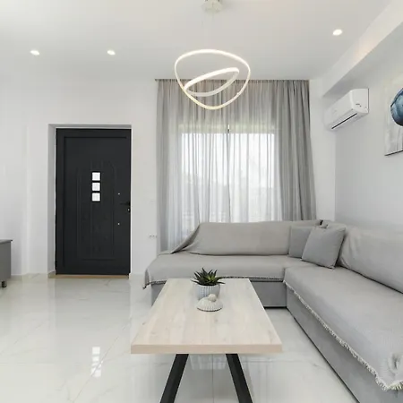 Lea - Brand New Modern Villa! *