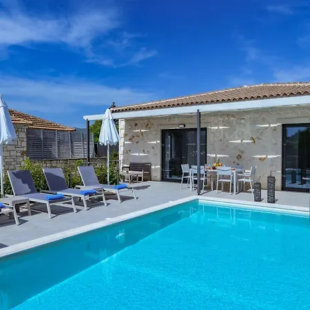 Villa Lea - Brand New Modern Villa! *