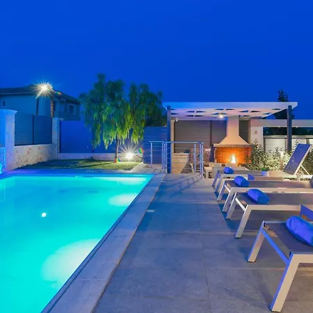 Lea - Brand New Modern Villa! * Gaitani