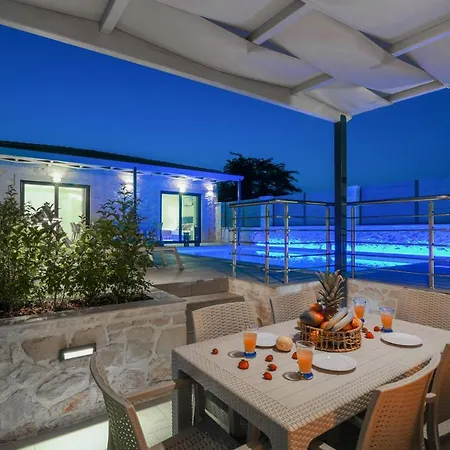 Villa Lea - Brand New Modern Villa!