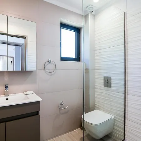 Villa Lea - Brand New Modern Villa!