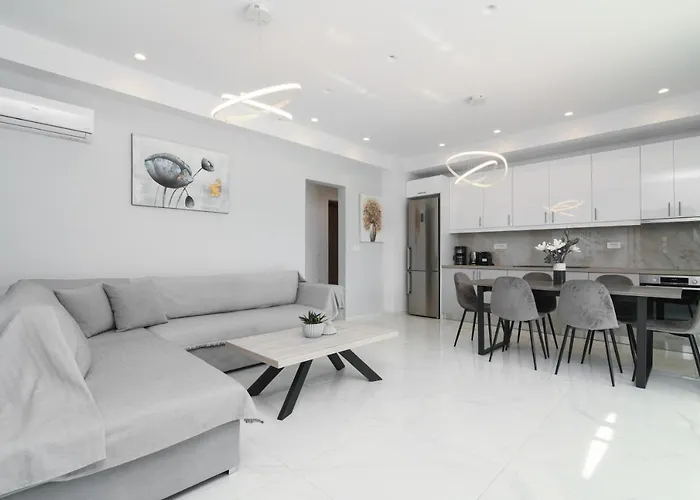 Lea - Brand New Modern Villa! * Gaitani