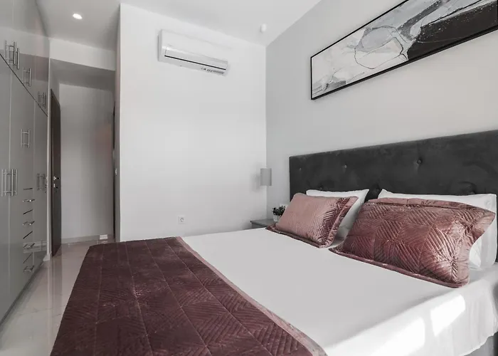 Lea - Brand New Modern Villa! Gaitani