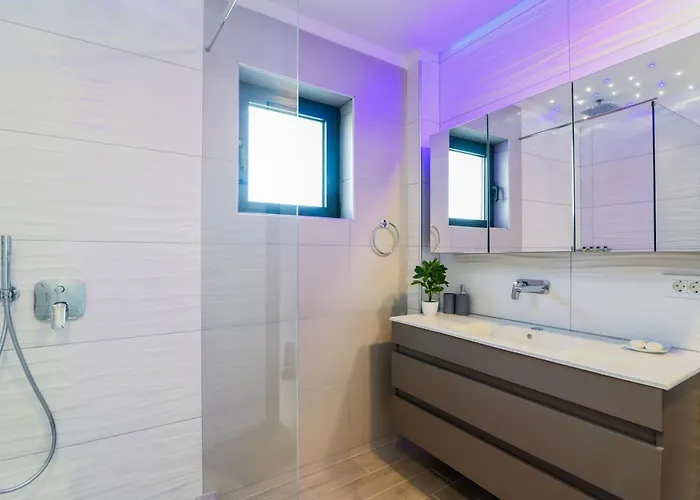 Vila Lea - Brand New Modern Villa!