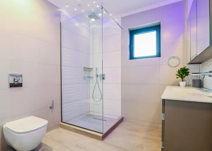 Lea - Brand New Modern Villa!